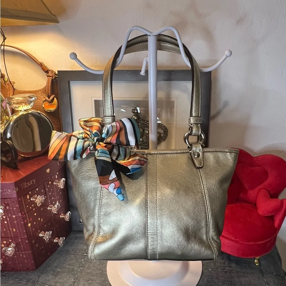 Coach 2008 Leah Gold Metallic Mini Tote Bag Creed J0868-42416 - Picture 14 of 16